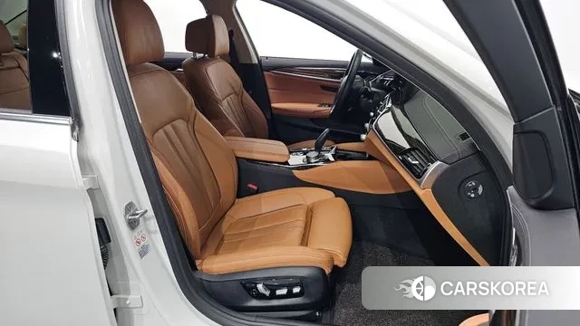 BMW 5 Series (G30) 2021 Белый из Кореи, фото 3