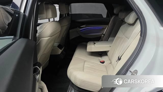 Audi e-Tron 2022 Белый из Кореи, фото 3