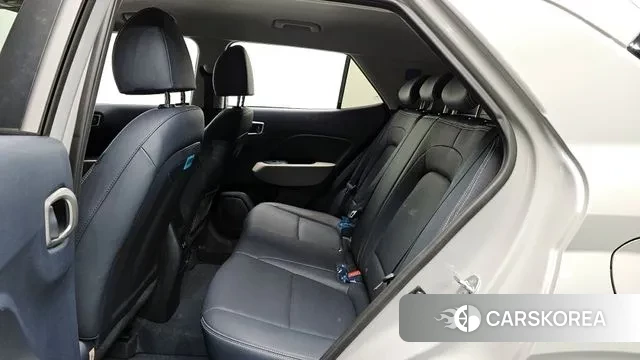 Hyundai Venue 2023 Серебристо-серый из Кореи, фото 3