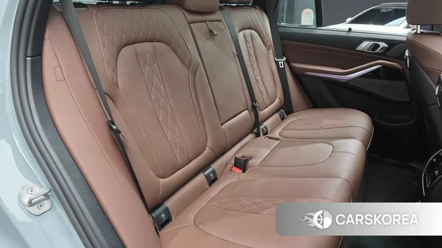 BMW X5 (G05) 2026 Светло-серебряный цвет из Кореи, фото 3