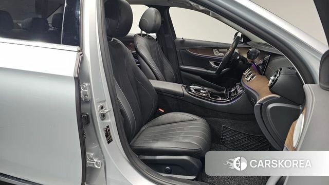 Mercedes-Benz E-Class W213 2020 Серебряный из Кореи, фото 3