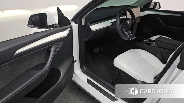 Tesla Model Y 2023 Белый из Кореи, фото 3