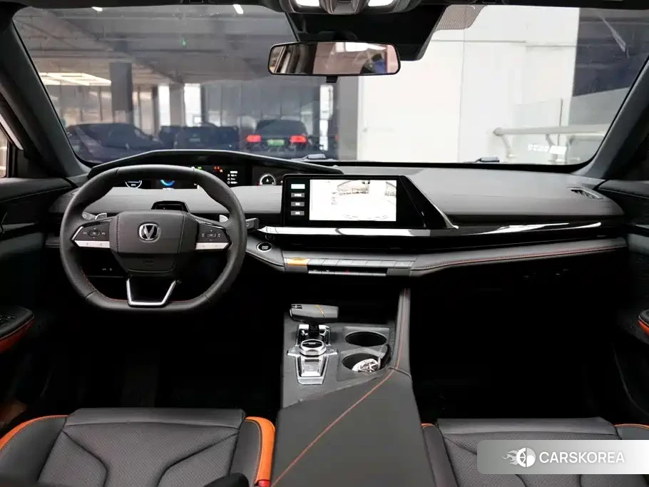 Chang'an UNI-V 2025 Белый из Китая, фото 3
