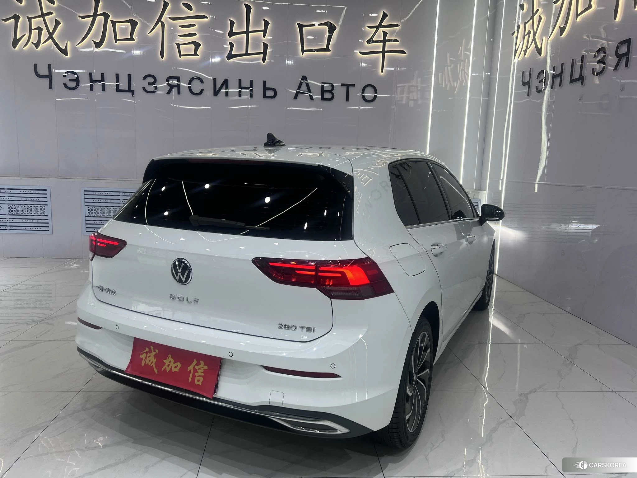 Volkswagen Golf 2022 Белый из Китая, фото 3