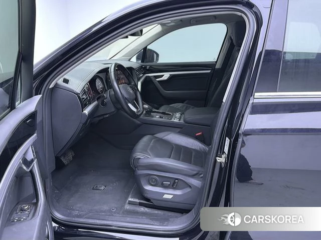 Volkswagen Touareg 2021 Черный из Китая, фото 3