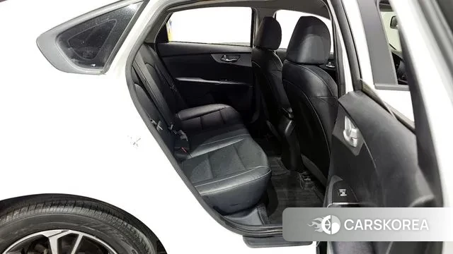 Kia The New K3 2nd generation 2024 Белый из Кореи, фото 3