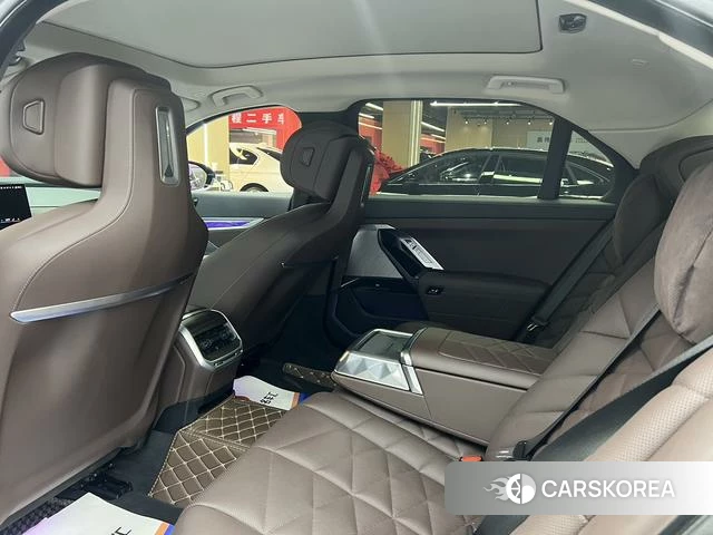 BMW 7 series 2025 Черный из Китая, фото 3
