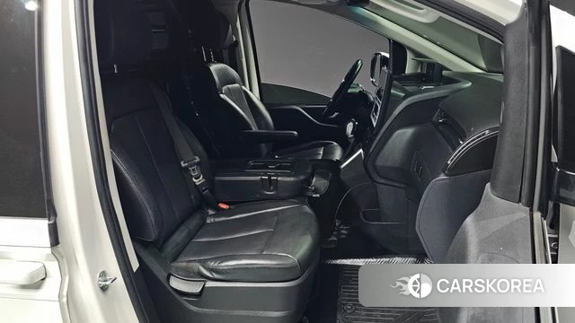 Hyundai Staria 2022 Белый из Кореи, фото 3