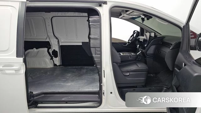 Hyundai Staria 2023 Белый из Кореи, фото 3