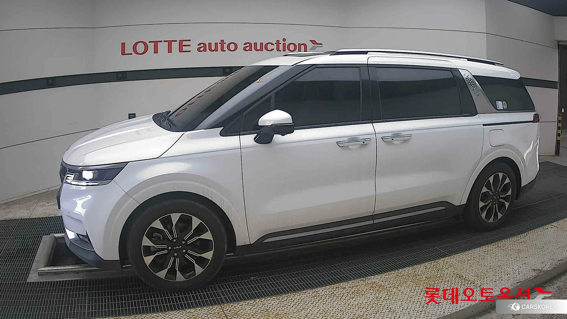 Kia Carnival 2022 Белый из Кореи, фото 3
