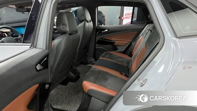 Volkswagen ID.4 2023 Серебристо-серый из Кореи, фото 3