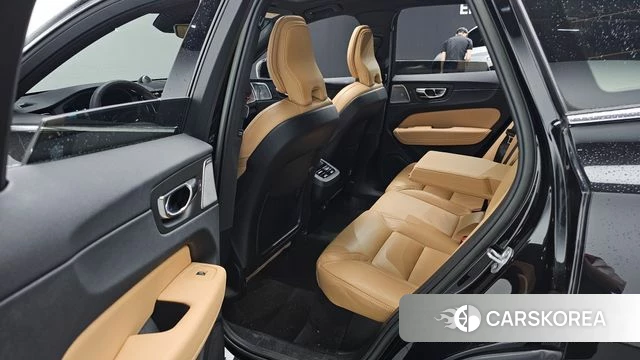 Volvo XC60 second Generation 2022 Черный из Кореи, фото 3