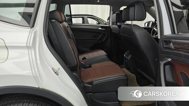 Volkswagen Tiguan Allspace 2023 Белый из Кореи, фото 3