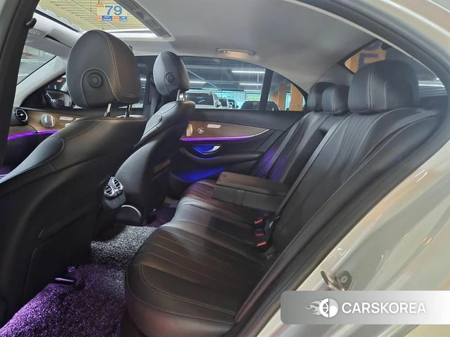 Mercedes-Benz E-Class W213 2018 Серебряный из Кореи, фото 3