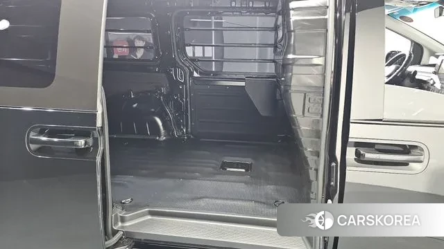 Hyundai Staria 2022 Черный из Кореи, фото 3