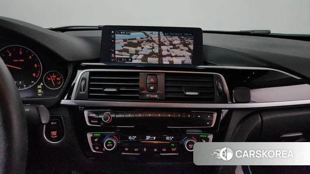 BMW 3 Series (F30) 2018 Белый из Кореи, фото 3