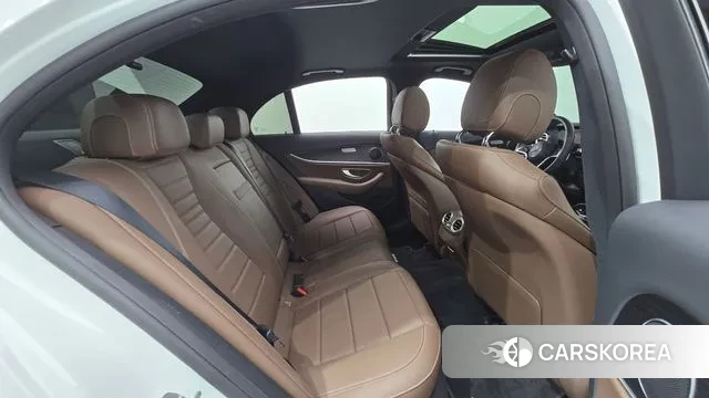 Mercedes-Benz E-Class W213 2022 Белый из Кореи, фото 3