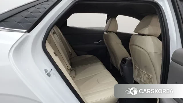 Hyundai The New Avante (CN7) 2023 Белый из Кореи, фото 3