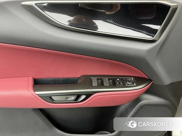 Lexus NX 2025 Серебристо-серый из Китая, фото 3
