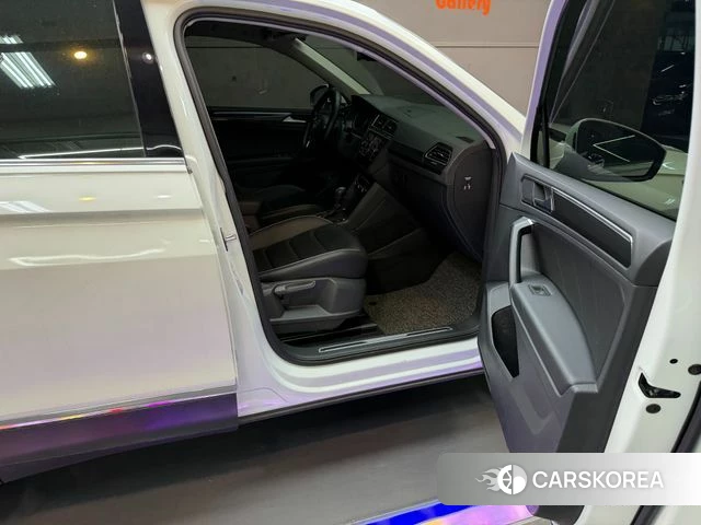 Volkswagen Tiguan second Generation 2020 Белый из Кореи, фото 3