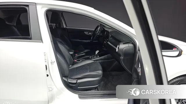 Kia The New K3 2nd generation 2021 Белый из Кореи, фото 3