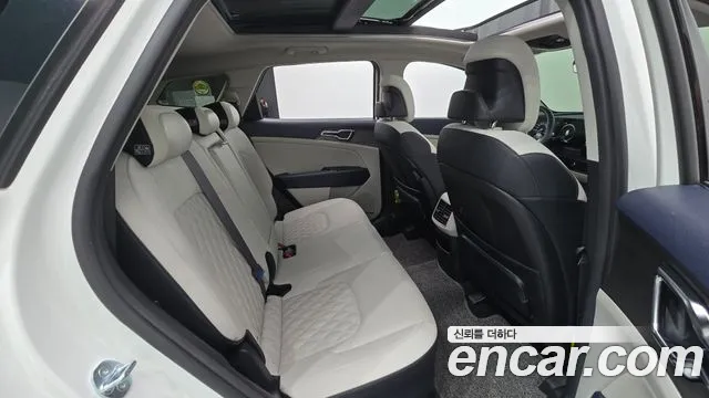 Kia Sportage 5th Generation Hybrid 2023 Белый из Кореи, фото 3