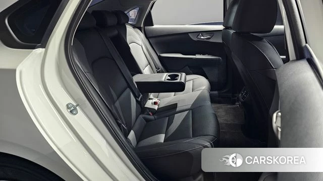 Kia The New K3 2nd generation 2023 Белый из Кореи, фото 3