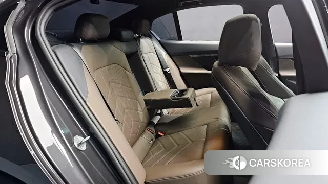 BMW 5 Series (G60) 2024 Серый из Кореи, фото 3