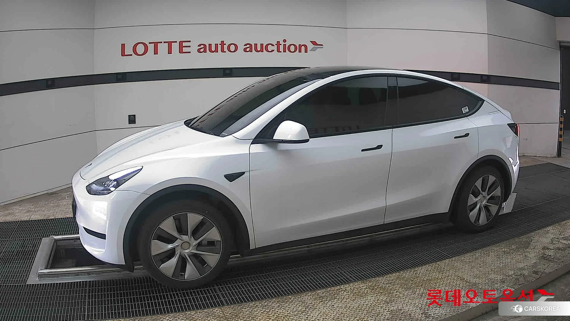 Tesla Model Y RWD 2024 Pearl White Multi-coat из Кореи, фото 3