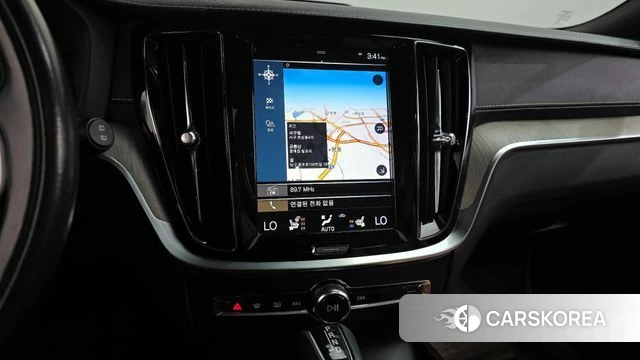 Volvo V60 Cross-Country 2nd Generation 2019 Белый из Кореи, фото 3