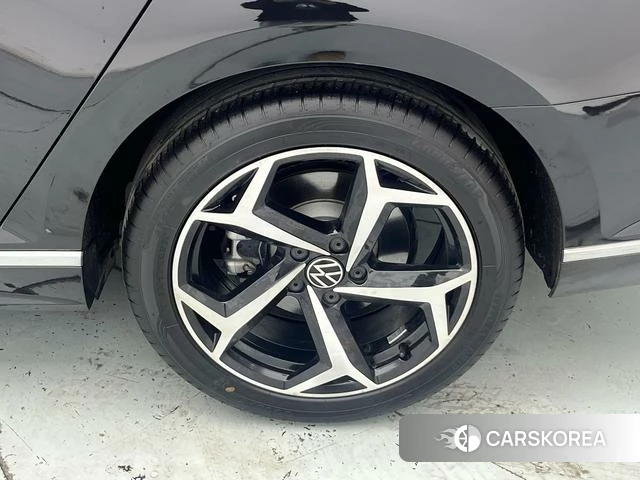 Volkswagen Magotan 2024 Черный из Китая, фото 3