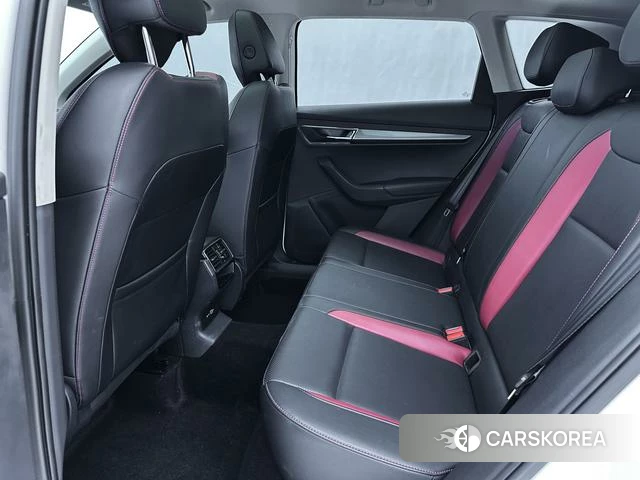 Skoda Krok 2022 Белый из Китая, фото 3