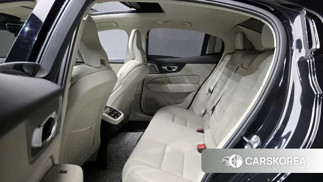 Volvo S60 3rd generation 2023 Черный из Кореи, фото 3