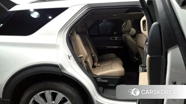 Ford Explorer 6th Generation 2021 Белый из Кореи, фото 3
