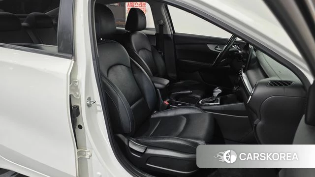 Kia The New K3 2nd generation 2022 Белый из Кореи, фото 3