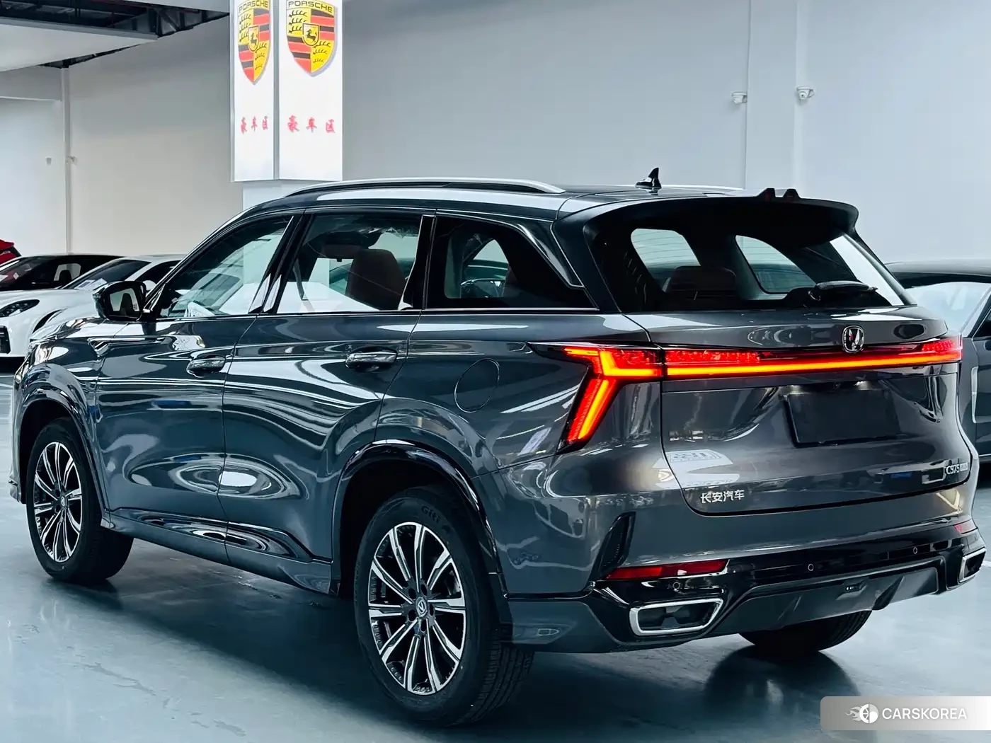 Chang'an Changan CS75PLUS 2026 Silver/gray из Китая, фото 3