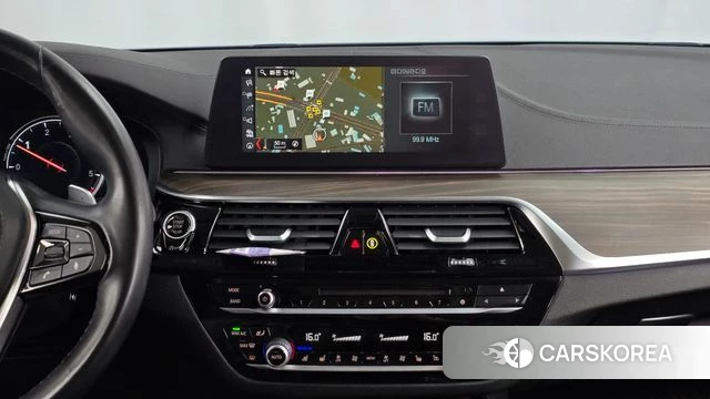BMW 5 Series (G30) 2018 Белый из Кореи, фото 3