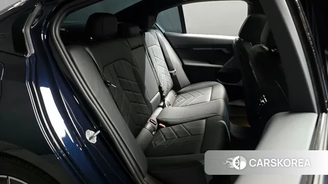 BMW 5 Series (G60) 2024 Черный из Кореи, фото 3