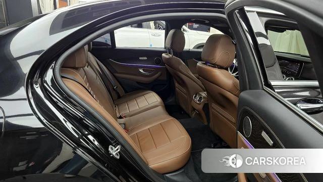 Mercedes-Benz E-Class W213 2023 Черный из Кореи, фото 3