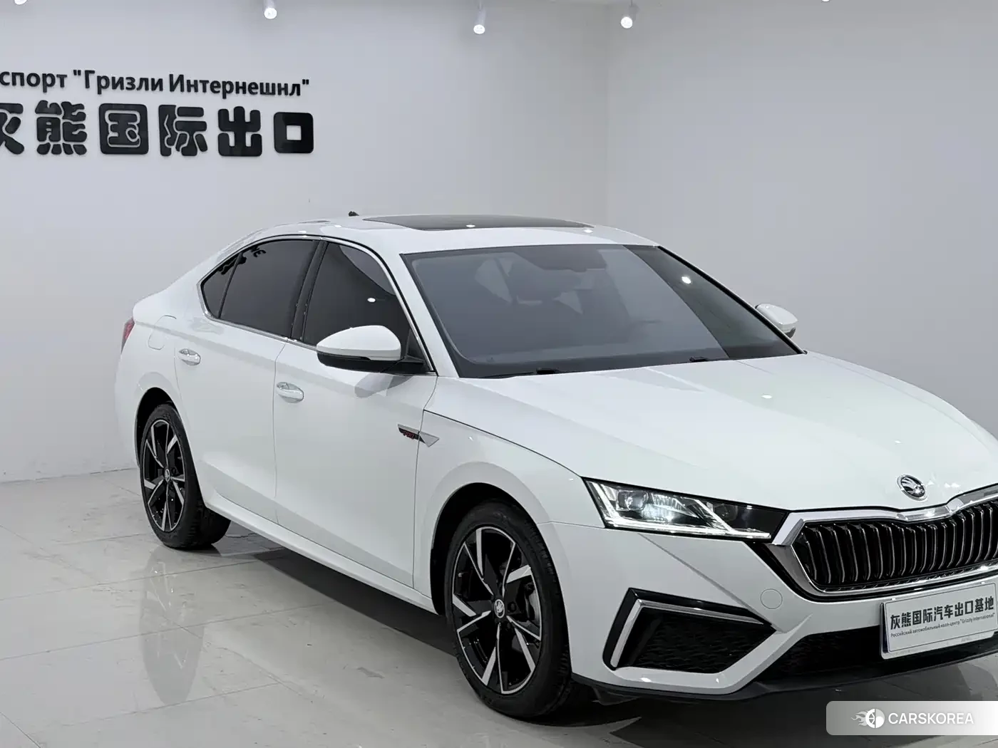 Skoda Octavia 2024 Белый из Китая, фото 3