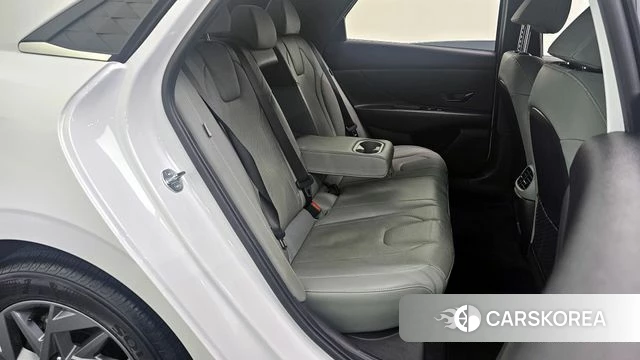 Hyundai The New Avante (CN7) 2023 Белый из Кореи, фото 3