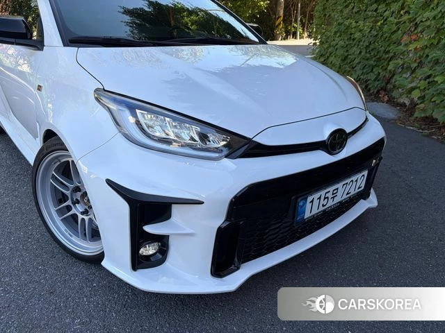 Toyota Yaris (Beats) 2021 Белый из Кореи, фото 3