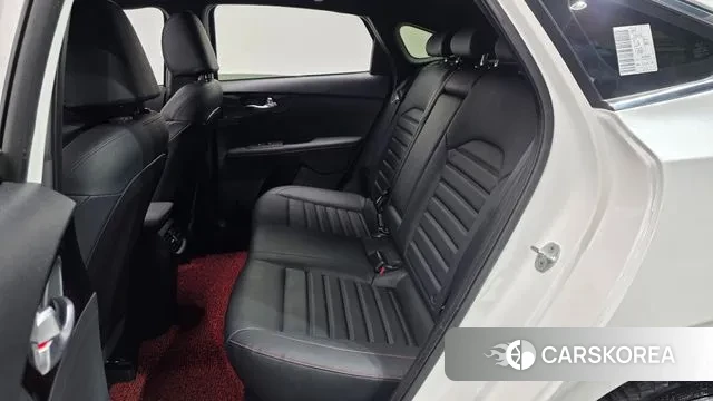 Kia The New K3 2nd generation 2021 Белый из Кореи, фото 3