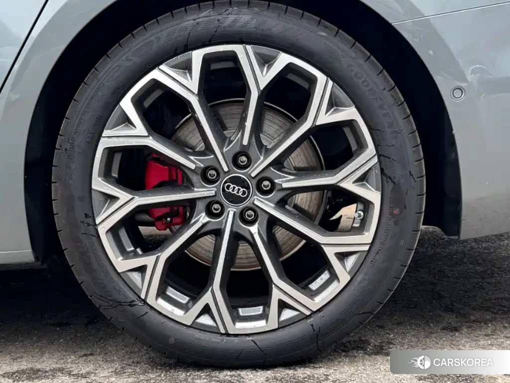 Audi A6L 2026 Silver/gray из Китая, фото 3