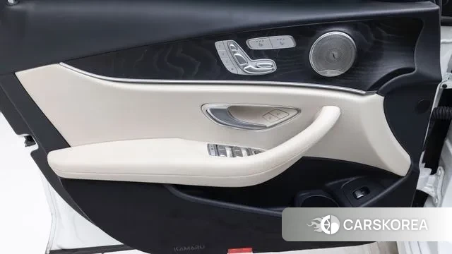 Mercedes-Benz E-Class W213 2023 Белый из Кореи, фото 3