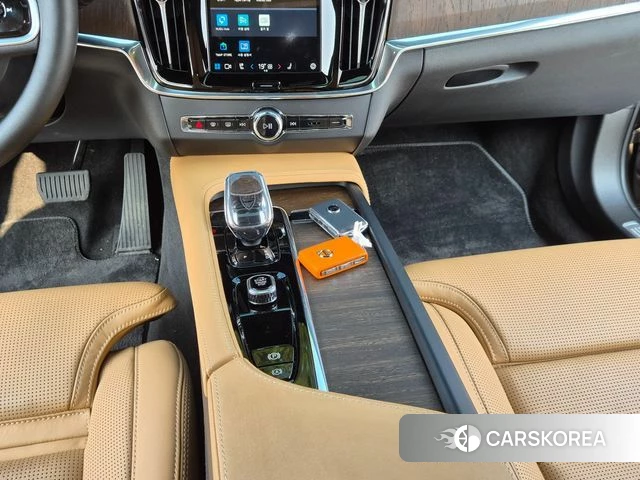 Volvo S90 2024 Песочный из Кореи, фото 3