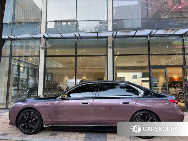 BMW i7 (G70) id 3304908 из Кореи 3