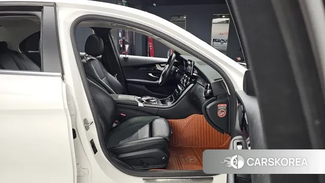 Mercedes-Benz C-Class W205 2018 Белый из Кореи, фото 3