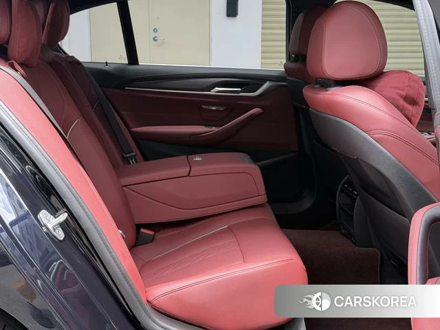 BMW 5 series PHEV 2021 Черный из Китая, фото 3