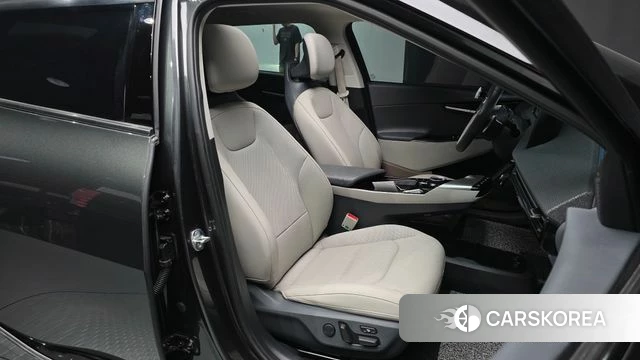 Kia EV6 2023 Серый из Кореи, фото 3